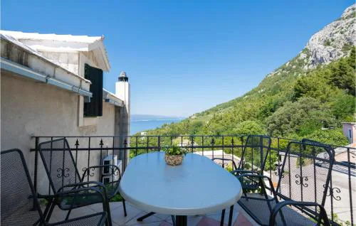 2 Bedroom Nice Home In Baska Voda