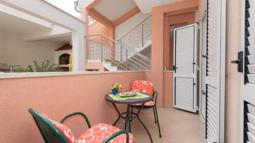 Apartman Erstic 3 - Baska Voda by Villas Guide
