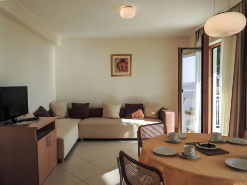 Apartment 3785-1 for 4 Pers in Baska Voda