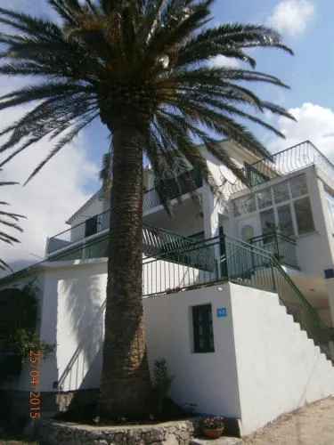 Apartments Tri Palme