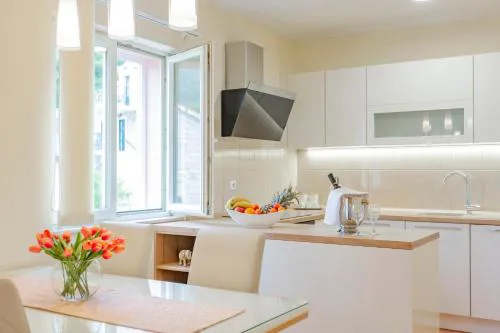 Baška Voda Apartments - City center, Steps from the Beach, Free Parking