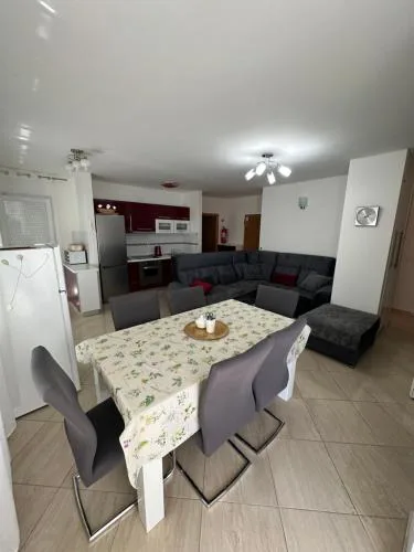 Luxury 3 bedroom apartment with sea view