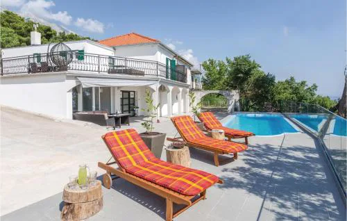 Stunning Home In Brela
