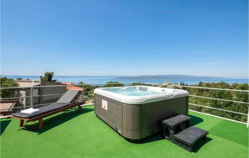 Four-Bedroom Holiday Home In Bast