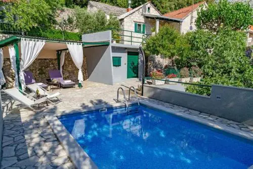 Stone house Nikolina with heated pool