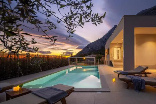Summer House Lea - Villa with heated pool and sea view