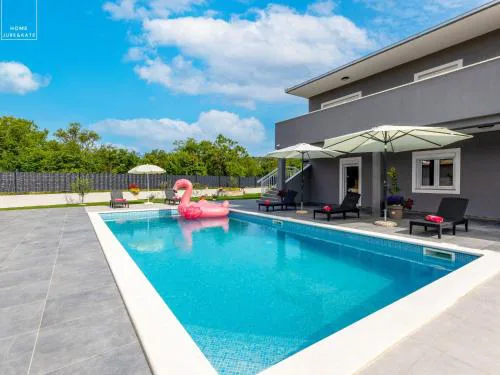 Home with private pool near Trogir