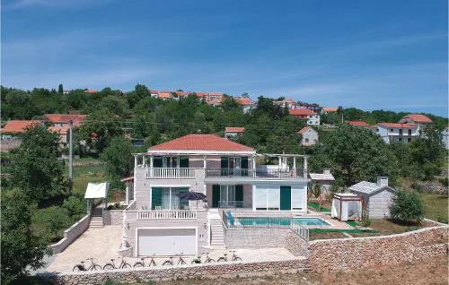 Nice Home In Zrnovnica-Split With Sauna
