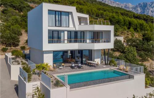 3 Bedroom Amazing Home In Brela
