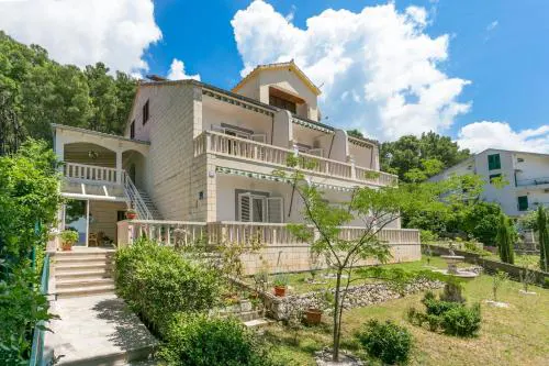 Apartments by the sea Brela, Makarska - 18356