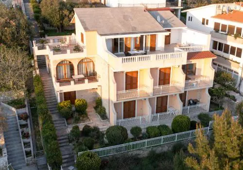 Apartments Kapetan Jure