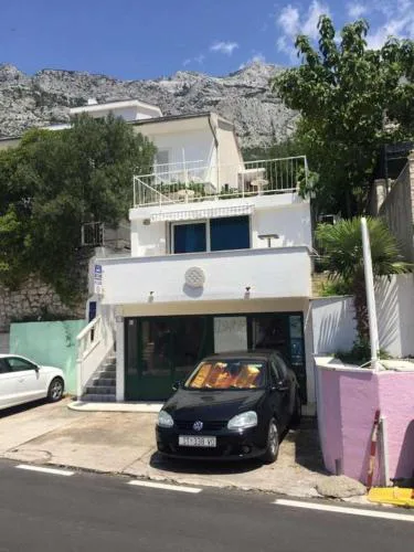 Family-friendly apartments with swimming pool Brela, Makarska - 22910