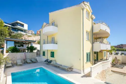 Apartments with swimming pool Seget Vranjica, Trogir - 24447