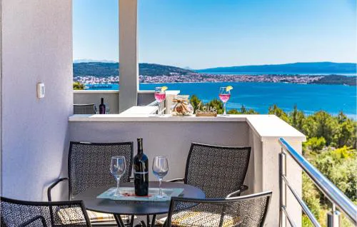 Beautiful Apartment In Seget Donji