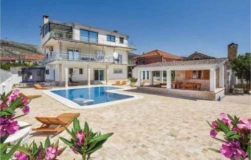 Lovely Apartment In Seget Donji