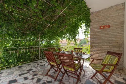 Unique Beachfront APT with Garden & Grill, near Trogir
