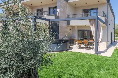 Villa Trixie - Green Garden Villas