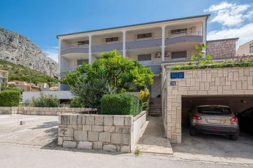 Apartments and Rooms Denis