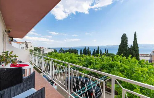 Gorgeous Apartment In Duce With Wifi