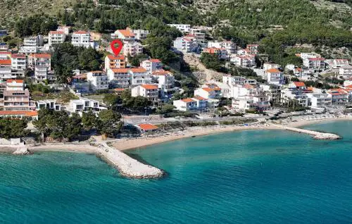 Stunning Apartment In Duce With Wifi