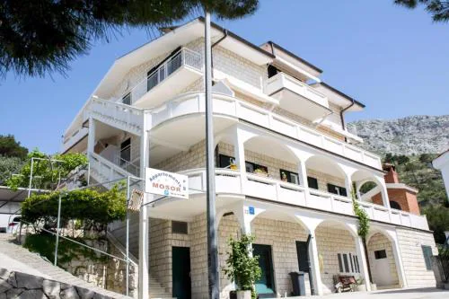 Wohnung In Duće Mit Großem Grill
