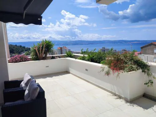 Apartments with parking space Dugi Rat, Omis - 23115