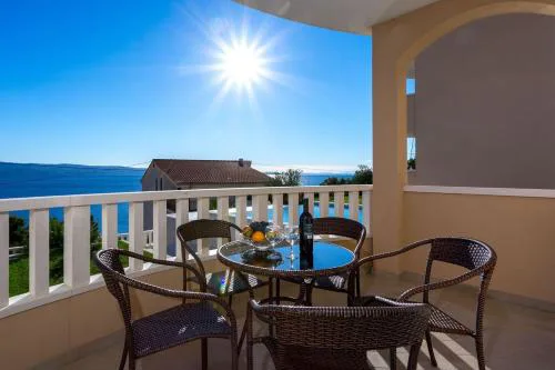 Ferienwohnung In Dugi Rat Mit Großer Terrasse