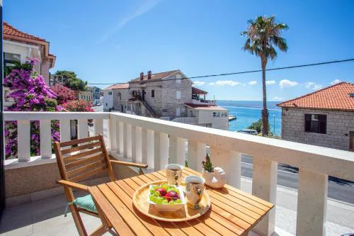 Holiday House Amaris, 20m from sea with parking, 6 pax