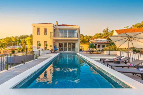 Ferienhaus In Dugopolje Mit Privatem Pool