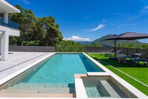 Villa River Hills with Heated pool with hydromassage, Gym