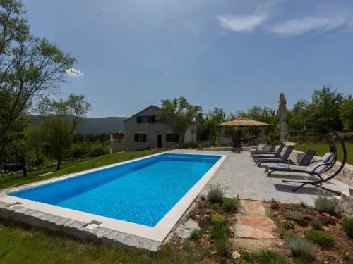 Holiday Home Historische Steinvilla Heaven für 11 Personen by Interhome