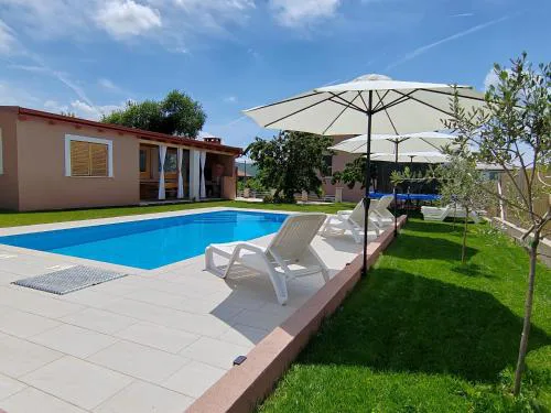 Villa Hirundinidae