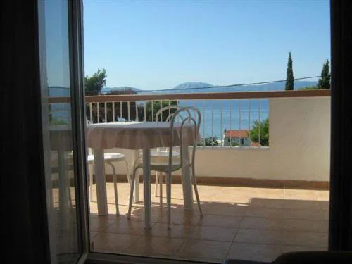 APARTMAN 1 KRISTINKA Gujinović