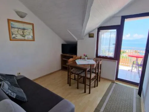 Two Bedroom Apartment with Terrace and Sea View 4