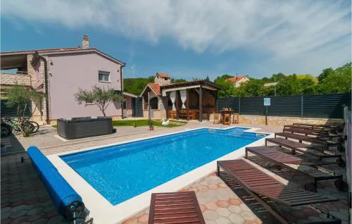 Beautiful Home In Hrvace With Wifi