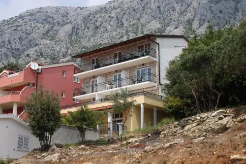 Apartments with parking space Zivogosce - Porat, Makarska - 6700