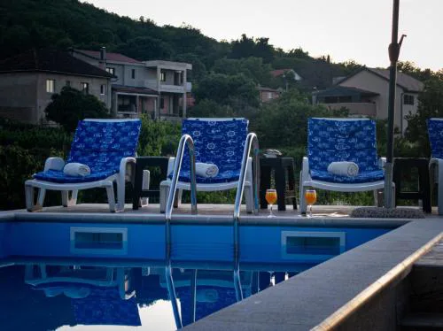 Apartments with a swimming pool in the Dalmatian Hinterland