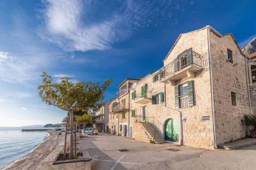Holiday Home Pearl in Stone with Heated Pool