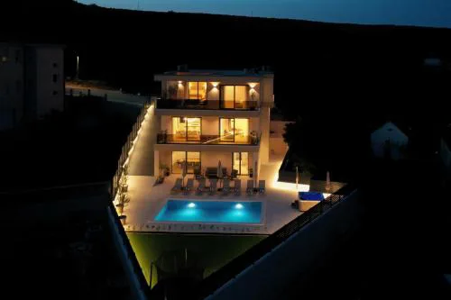 Villa Hills by Iva