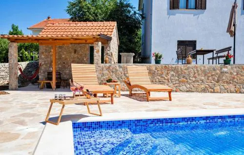 Villa Pearl in Stone