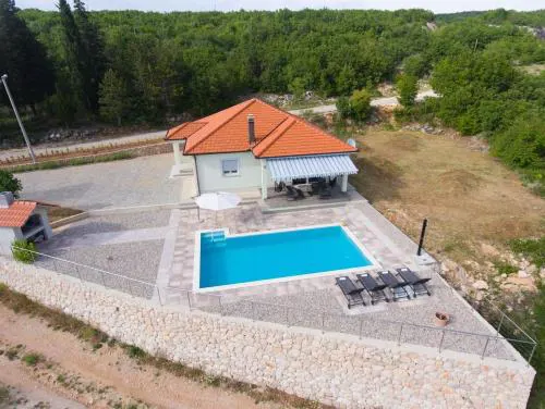 Villa Toni, villa in Imotski, private pool, barbeque, private parking