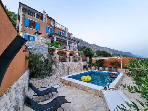 Villa Diana with pool, sauna,playground,