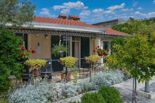 ISSA Holiday Home - 3 Min Walk to Beach