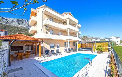 Lovely Apartment In Kastel Gomilica