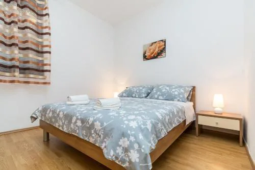 Apartment Red Rose