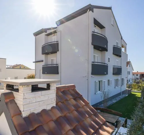 Apartments with a parking space Kastel Kambelovac, Kastela - 24198