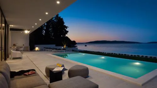 Beachfront Villa The View with Pool