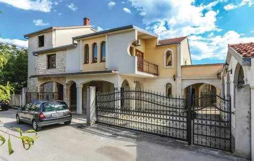 Family-friendly apartments with swimming pools Kastel Kambelovac, Kastela - 20935