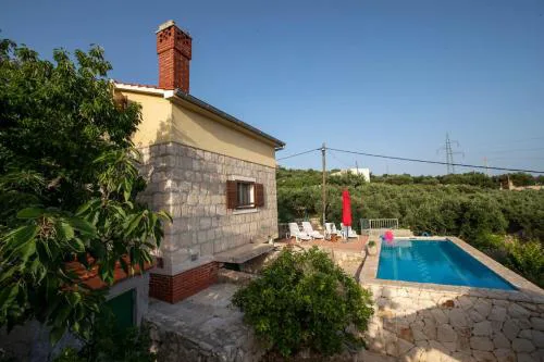 Hill Pool House