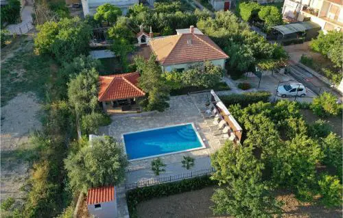 Holiday Home Kastel Kambelovac 11